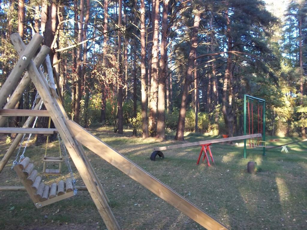 Kempings Ezerpriedes Burtnieki  Екстер'єр фото